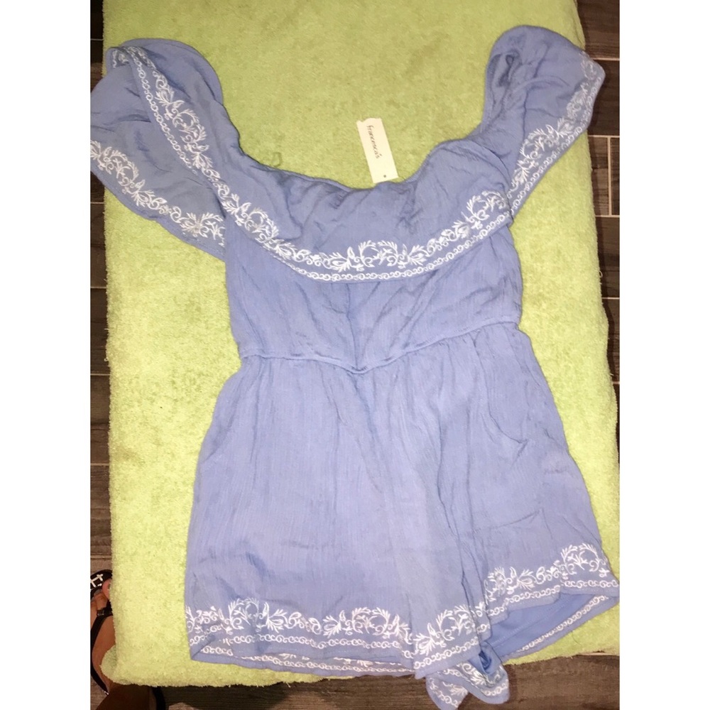 NWT FRANCESCA’S BLUE/WHITE OFF-SHOULDER ROMPER, S